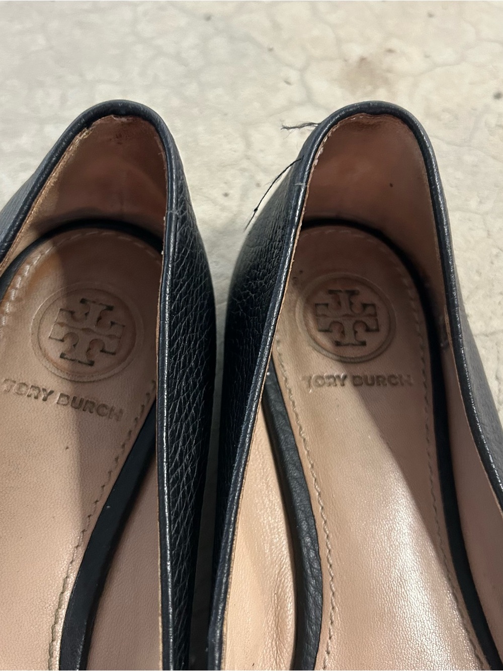 ❌❌❌Tory Burch Black Leather Logo Round-Toe Claire Ballet Flats - Picture 3 of 5